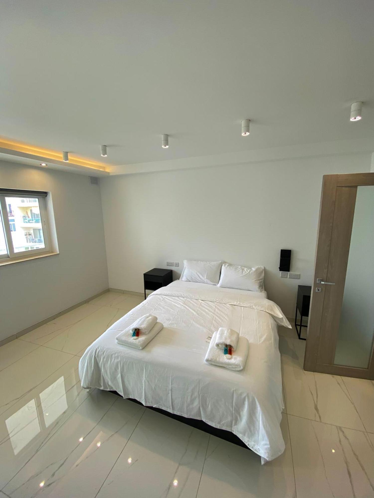 Tigne Sliema Three Bedrooms Apartment エクステリア 写真