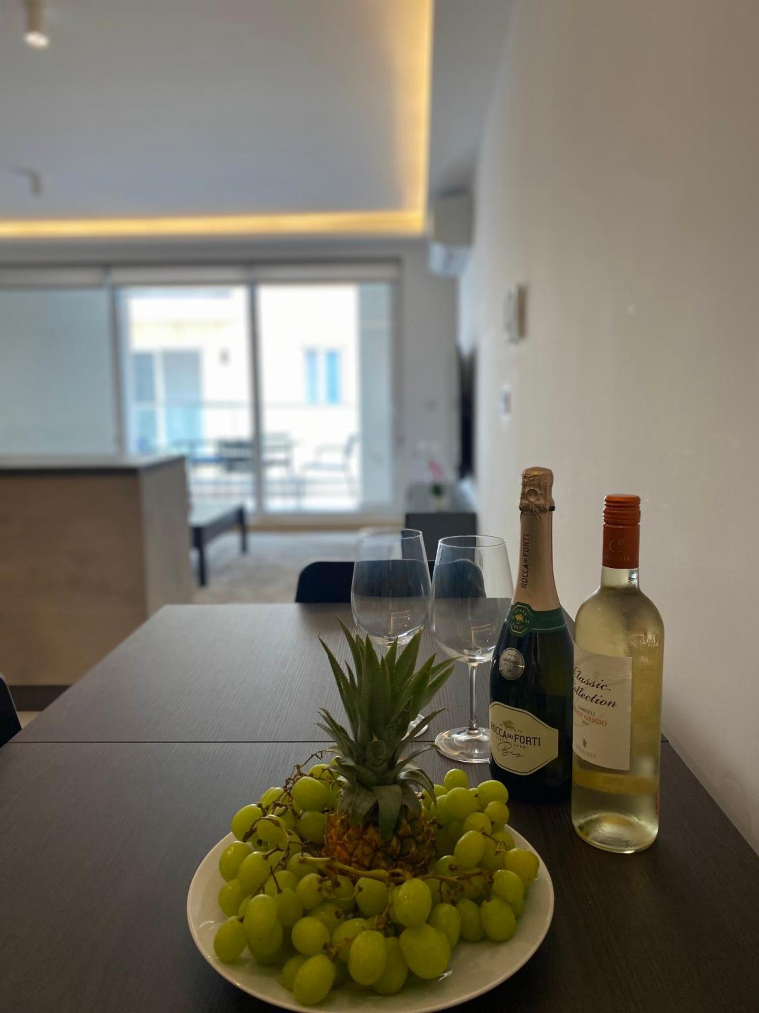 Tigne Sliema Three Bedrooms Apartment エクステリア 写真